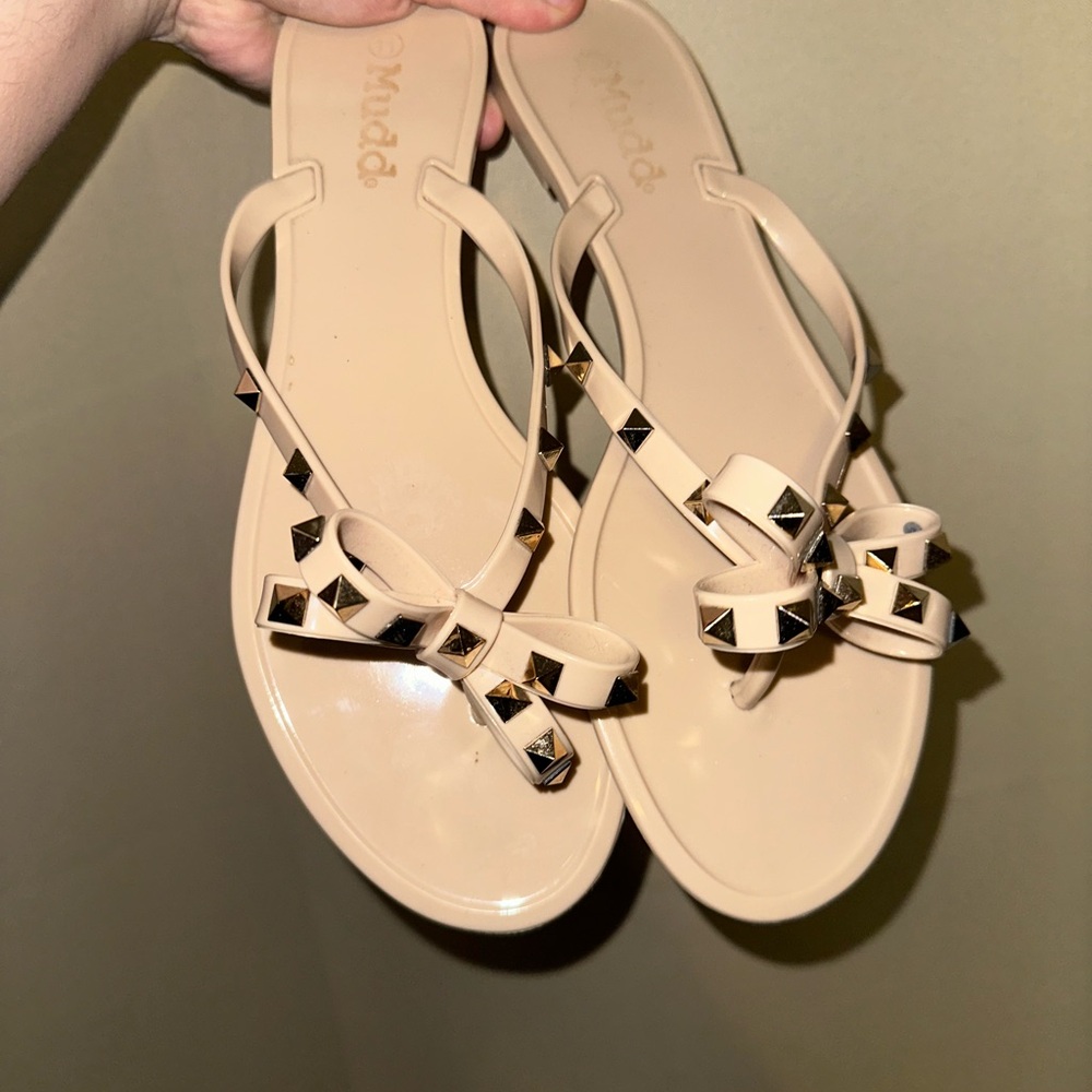 Mudd studded jelly flip-flops with a bow detail women’s size 11